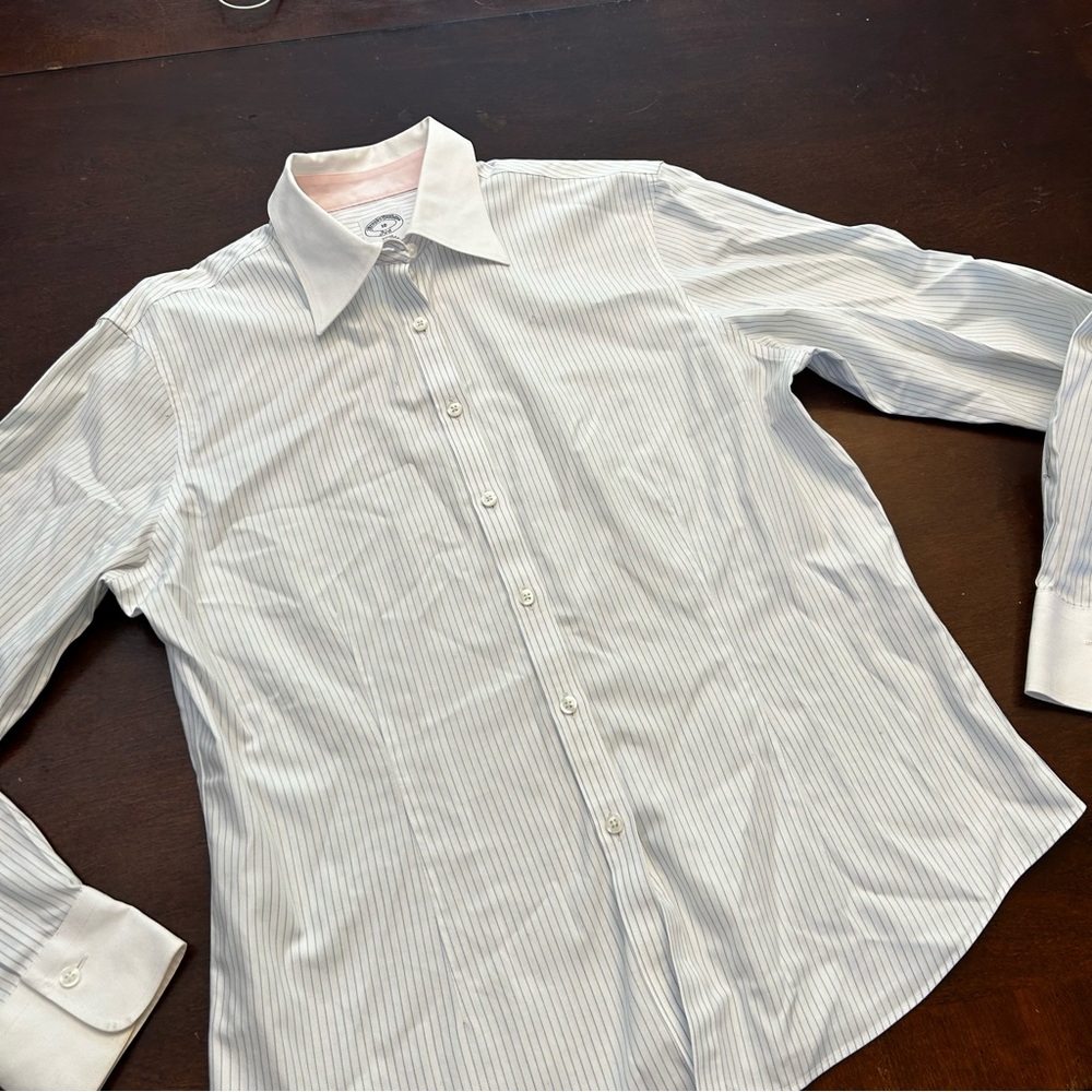 Women’s Brooks Brothers white/blue pin striped button up collared dress shirt 10
